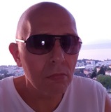 André